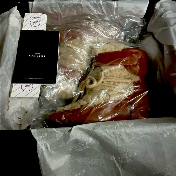 Coach Monroe brandnew in box